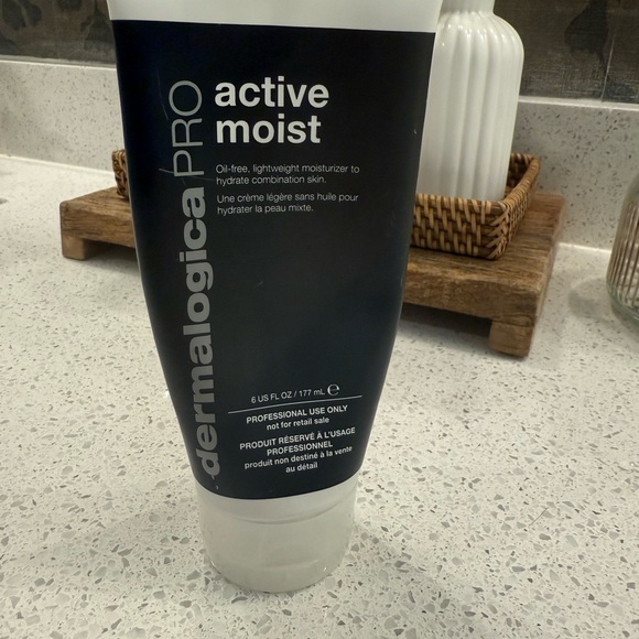 Dermalogica PRO Active Moist in Black and White - Picture 1 of 2